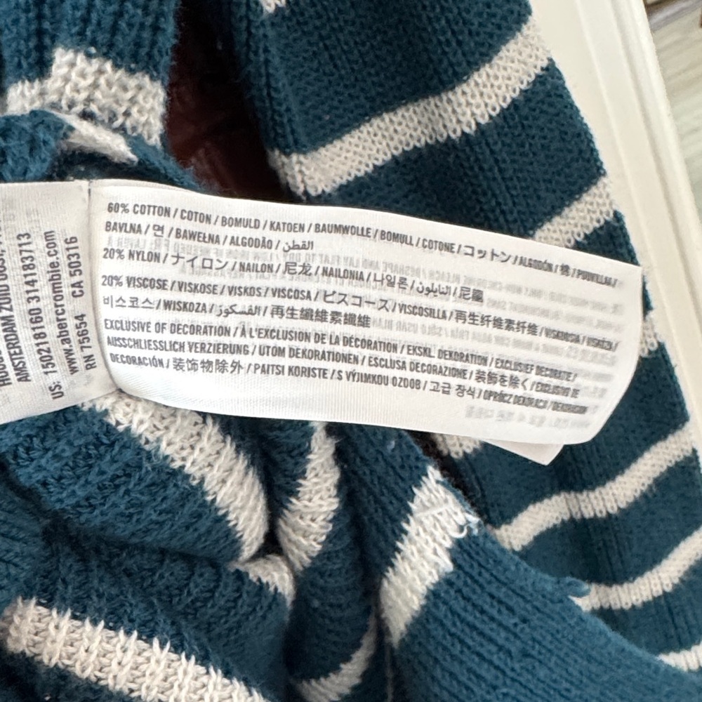 Abercrombie & Fitch Teal and White Striped Knit V-Neck - Picture 6 of 7